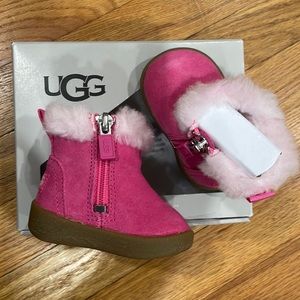 💓 New 💓UGG I Malaya size 0/1 Fuchsia Pink booties.